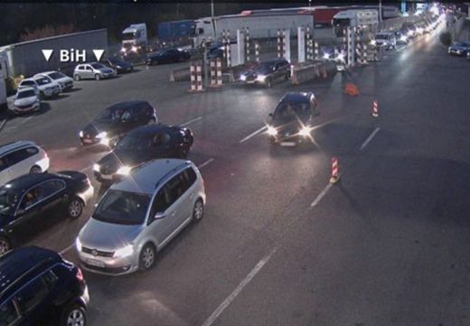 Kolone vozila na ulazu u BiH iz Hrvatske: Nestanak struje izazvao gužve na dva prelaza