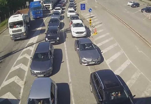 Satima se ne pomjeraju: Kolaps na graničnim prelazima