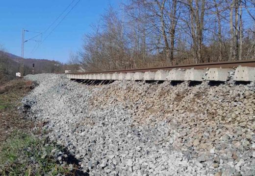 Klizište oštetilo prugu: Obustavljen željeznički saobraćaj između Šnjegotine i Ukrine