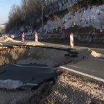 Dio puta nestao u odronu: I dalje obustavljen saobraćaj na putu Bijeljina-Tuzla (Video)