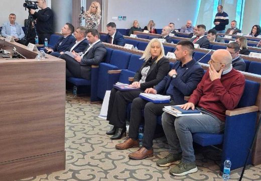 SKUPŠTINSKA DRAMA U BIJELJINI:  Gradonačelnik i odbornici SDS-a napustili sjednicu zbog ograničenja govora direktora Vodovoda