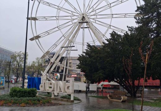 Panoramski točak spreman za start: „Čudo neviđeno“ stiglo u Bijeljinu (Foto)