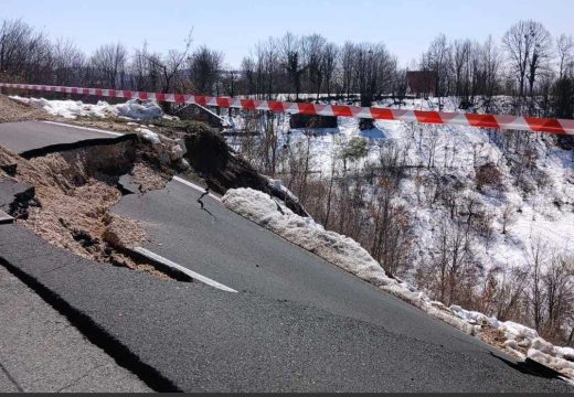 Prilaz odronu obezbjeđuje policija: Zbog odrona zatvoren magistralni put Bijeljina-Tuzla