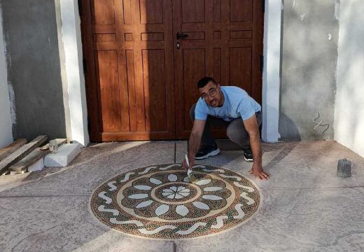 Jedan poklonio hramu: Milan iz Bijeljine stvara mozaike koji oduzimaju dah (Foto)