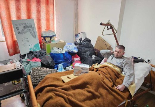 Teška sudbina mladog čovjeka: Miomiru potrebna električna kolica i bolji uslovi života