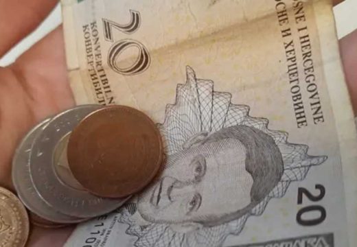 RS: Gurnuo pare u rokovnik policajcu da mu ne piše kaznu