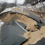 Uslovi puta opasni: Obustavljen saobraćaj na putu Bijeljina – Tuzla za sva vozila