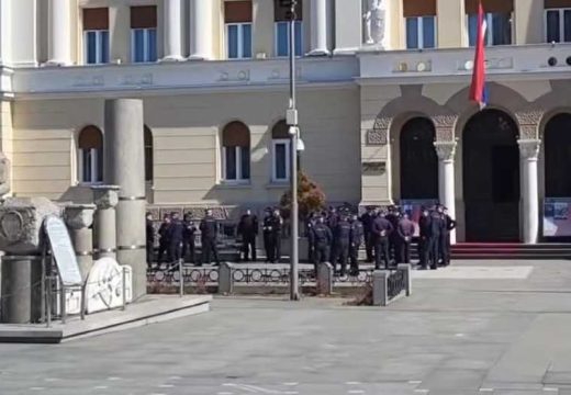 RS: Pripreme za dolazak Trampa Mlađeg; Postrojavanje policije u Banjaluci (Video)