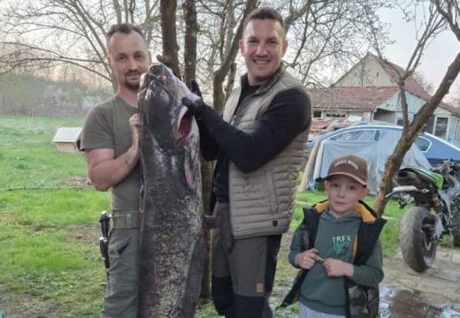 Borba trajala 20 minuta: Iz Ukrine izvukli soma od 42 kilograma