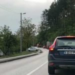 Sudar tri automobila: Žena povrijeđena, saobraćaj potpuno obustavljen