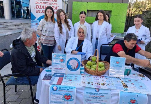 Povodom Svjetskog dana zdravlja: Besplatni pregledi i zelena jabuka – kao simbol zdravlja (Foto)