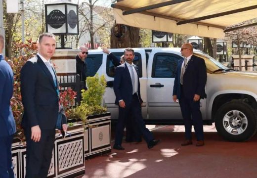 Pod jakom pratnjom: Donald Tramp Mlađi stigao u Banjaluku (Foto)