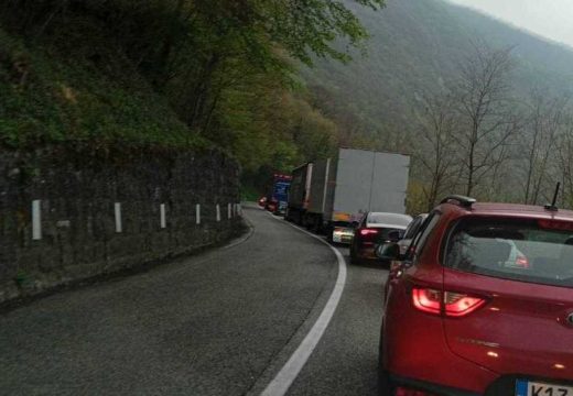 Nezgoda kod Krupe na Vrbasu: Potpuno blokiran saobraćaj