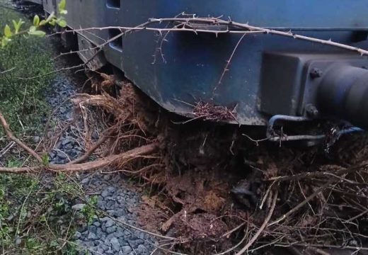 Odron zaustavio putnički voz: Radnici Željeznica RS na terenu (Foto)