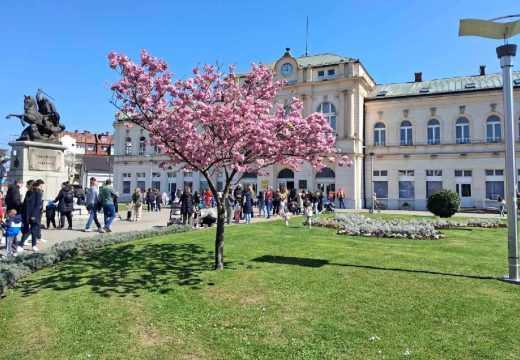 Sunčano i toplo: Lazareva subota u Bijeljini (Foto)