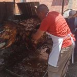Srbac: Više od 1.000 ljudi degustiralo bika teškog 808 kilograma i pečenog 24 časa
