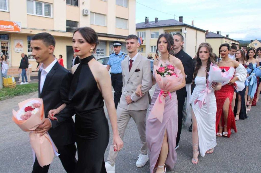 Bijeljina: Defile maturanata Srednjoškolskog centra (Foto)