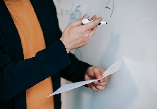 Član porodice sve prijavio: Profesoru iz Bijeljine osumnjičenom za polno uznemiravanje učenice određen pritvor