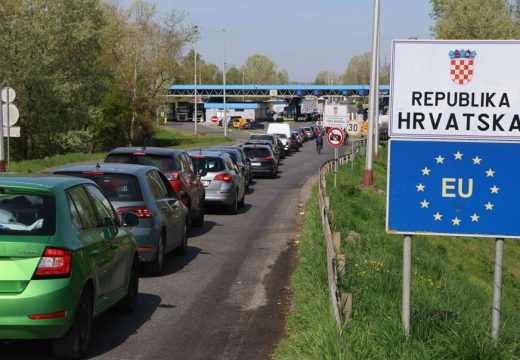 “POMJERILI SE 100 METARA ZA SAT VREMENA”: Putnici na granicama gube živce, na prelazak se čeka i po 7,5 SATI