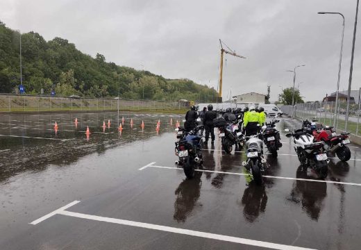 Kada iskustvo nije dovoljno: Moto trening u Banjaluci pokazao koliko je edukacija važna za svakog motociklistu