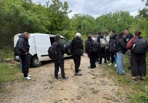Gradiška: Dvojica državljana BiH uhapšena zbog krijumčarenja 15 stranaca