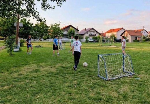 Dječiji osmijeh kao najveća nagrada: Akcija mladih u Ledincima