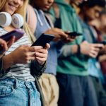 Da li zabrana mobilnih telefona u školama daje rezultate?: Studije pokazale šta se postiglo ovim sankcijama