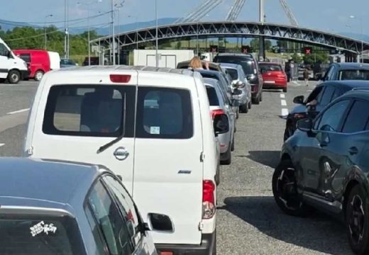 Pao EES sistem na granici BiH i Hrvatske: Ljudi satima zarobljeni u kolonama