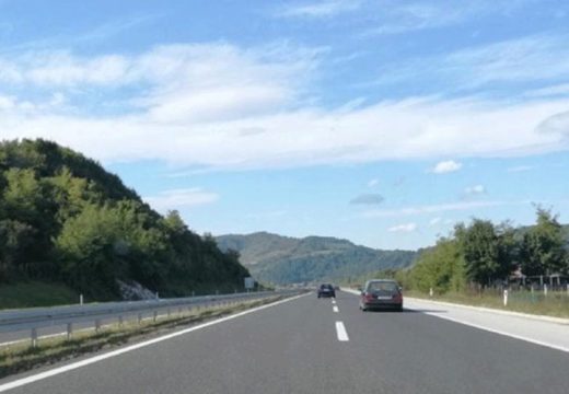 Stanje na putevima u BiH izgleda ovako: Vozači poštujte saobraćajnu signalizaciju