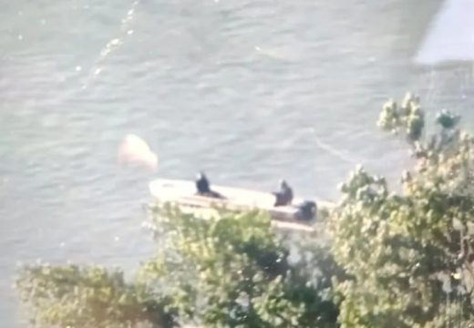 Region: Čamcem prevozili kokain, na plaži zaplijenjeno 20 kg droge