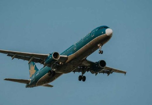 Avionski režim na telefonu je obavezan tokom leta: Pilot upozorio putnike na veliku opasnost