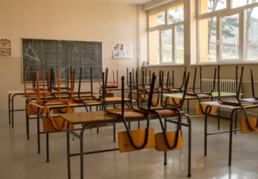 Evakuacija 500 đaka u Boru: U školi pronađene ručne bombe