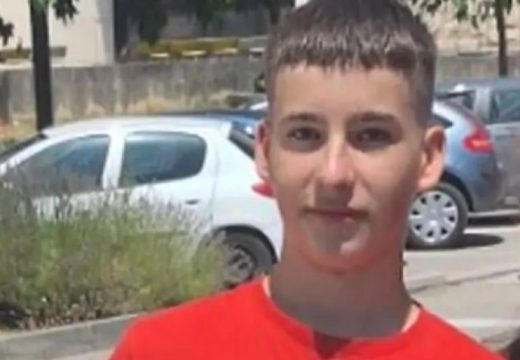 Drniš zanijemio u boli: Muk, suze i svijeće za maturanta koji je tragično ubijen tokom dostave hrane