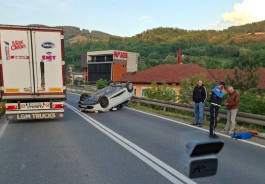 Automobil završio prevrnut na krov: Oprez zbog nesreće u ovom dijelu BiH