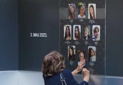 Tri godine od tragedije u „Ribnikaru“: Porodice i građani odaju poštu stradalima u školi