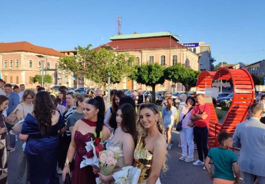Maturanti iz Janje zablistali na svojoj večeri FOTO/VIDEO