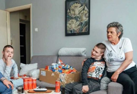“Majka godine” iz Banjaluke: Kako je Mira Komljen promijenila živote dvojice dječaka, ali i oni njen