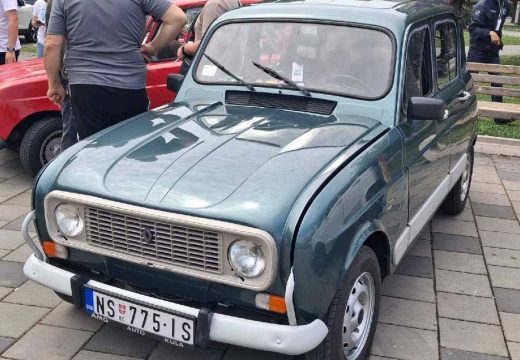 Drugi „Reno 4“ skup oldtajmera u Bijeljini: Nekada je o bio „narodni“ automobil u Jugoslaviji (Foto)