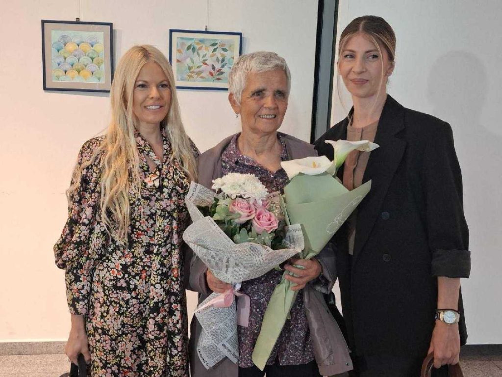 Izložba akvarela penzionisane profesorke matematike Ljiljane Kevac: “Ništa mi ne preostaje, nego slikati akvarele” (Foto)