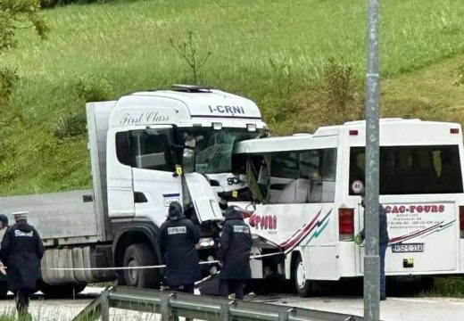 RS: Ljekar iz Mrkonjić Grada o stanju pacijenata nakon sudara autobusa i kamiona