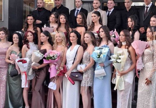 Veče ispunjeno emocijama: Defile maturanata Ekonomske i Muzičke škole (Foto)