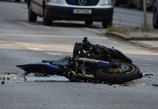 Teška saobraćajna nesreća: Poginuo motociklista (27)