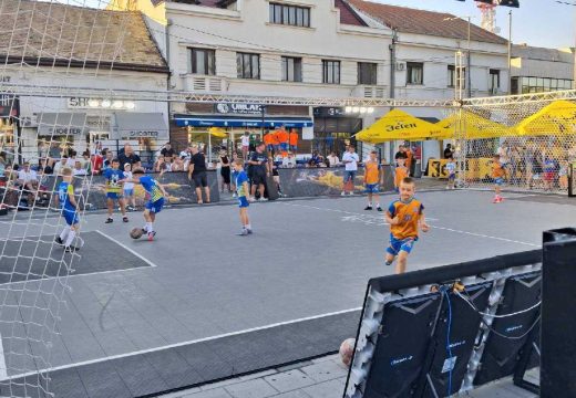 Na gradskom trgu u Bijeljini: Počeo turnir “Tri na tri” (Foto)