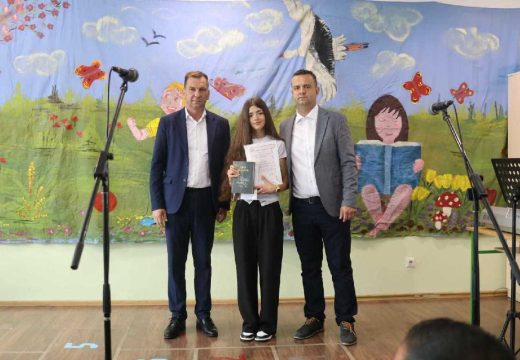 Škola ostvaruje značajne rezultate: U Osnovnoj školi “Filip Višnjić” u Donjoj Trnovi obilježen Dan škole i učeničkih postignuća (Foto)
