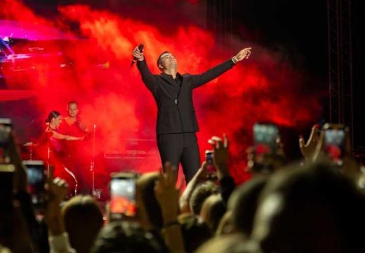 Muzika: Danilo iz Banjaluke očarao na “Balkan festu”; Pjevanjem pobijedio astmu