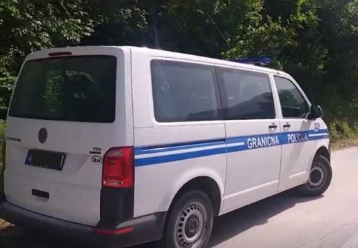 Afera na granici: Kombi GP BiH navodno vozio namještaj za vikendicu