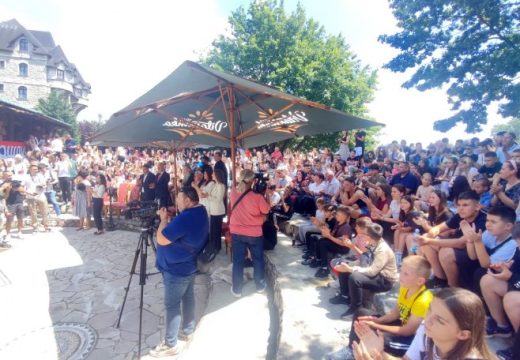 Svečani doček u Bijeljini: U Srpsku stiglo oko 750 djece i prosvjetnih radnika sa KiM