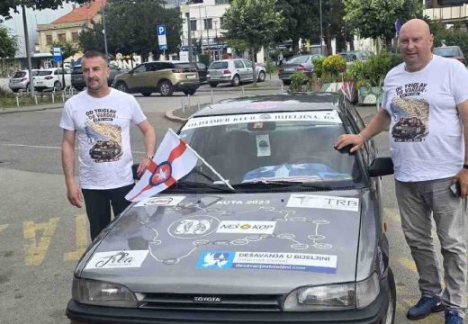 ”Od Triglava do Vardara”: Oliva i Dragan Tojotom iz ‘90 krenuli iz Bijeljine na maraton od 3.200 kilometara (Foto/Video)