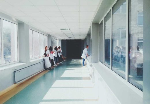 Tuga: Preminuo dječak kojeg je djed pregazio traktorom