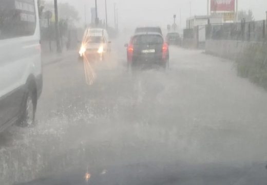 Splitske ulice pod vodom: Jako nevrijeme pogodilo Hrvatsku (Video)